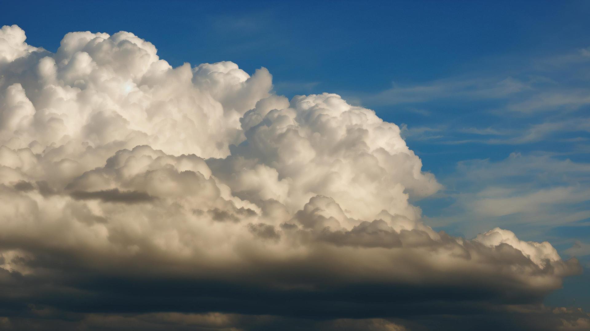 Heat Cranks Up, Dragging in Strong Storms and Flooding Risks